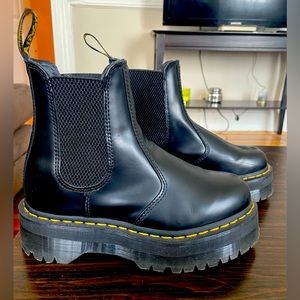 (NEW) Doc Marten 2976 Platform Chelsea boots in black